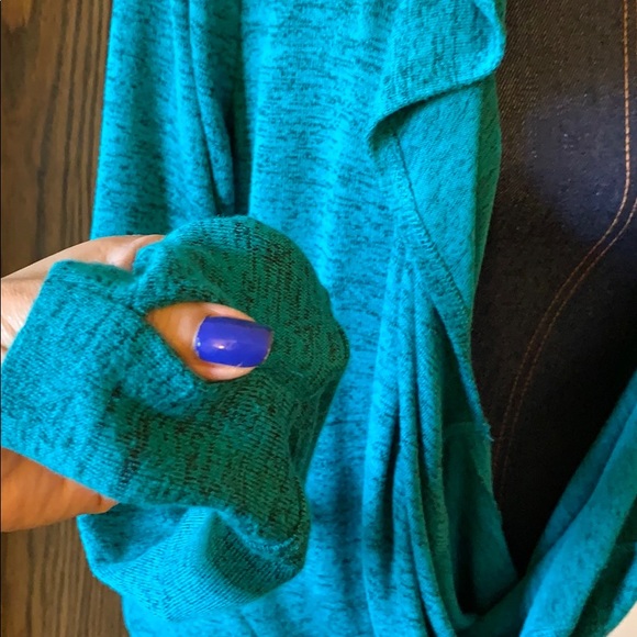 Zella long-sleeve Teal color top - GORGEOUS - Picture 4 of 6